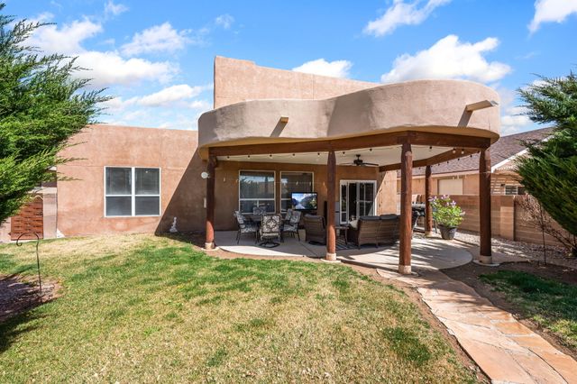 7424 Cedar Waxwing Place NW, Albuquerque, NM 87114