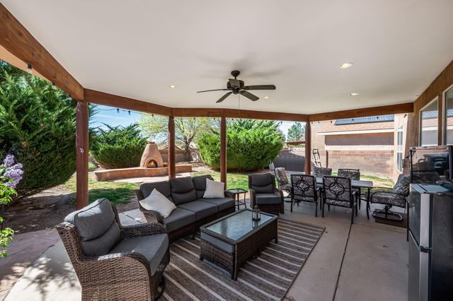 7424 Cedar Waxwing Place NW, Albuquerque, NM 87114