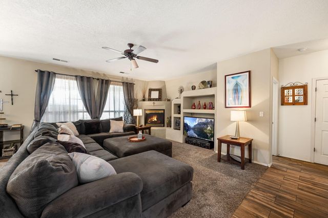 7424 Cedar Waxwing Place NW, Albuquerque, NM 87114