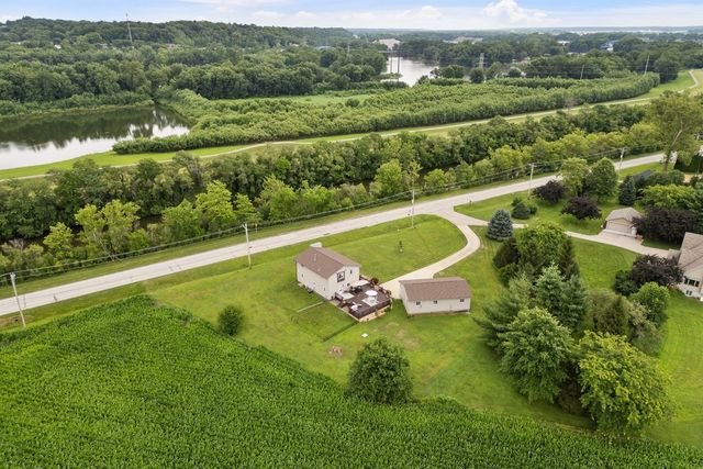 1814 Big Island Parkway, Rock Island, IL 61201