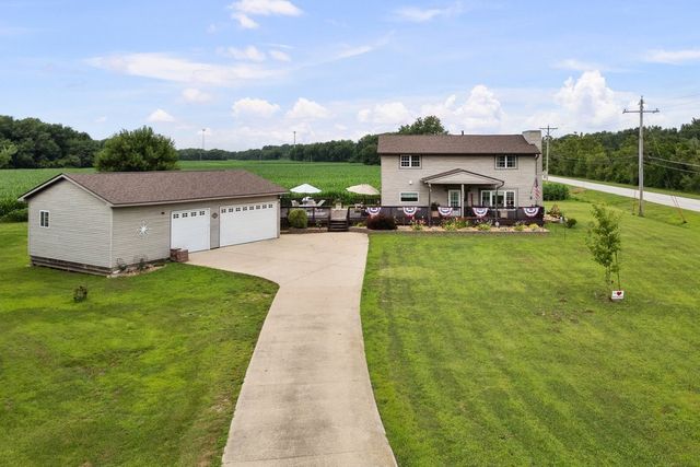 1814 Big Island Parkway, Rock Island, IL 61201