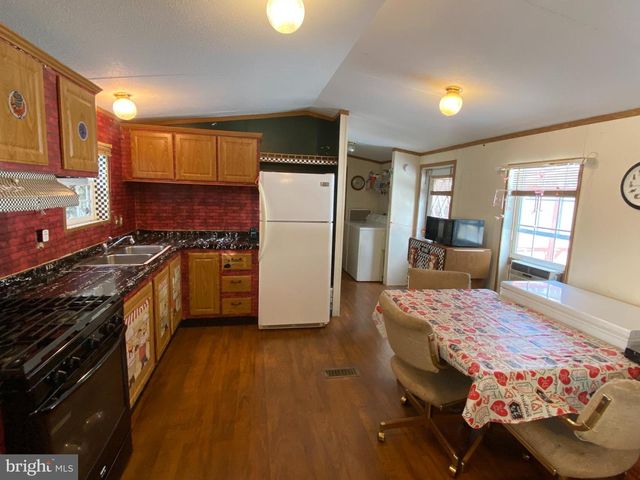 57 RIDGEDALE AVE, New Providence, PA 17560