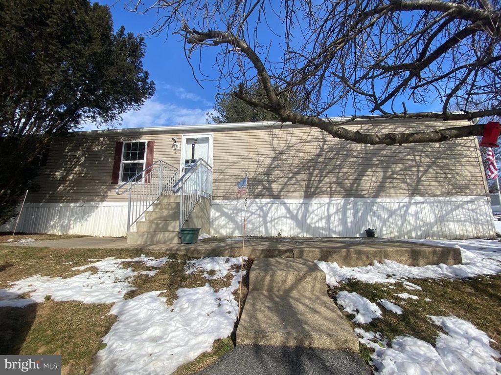 57 RIDGEDALE AVE, New Providence, PA 17560