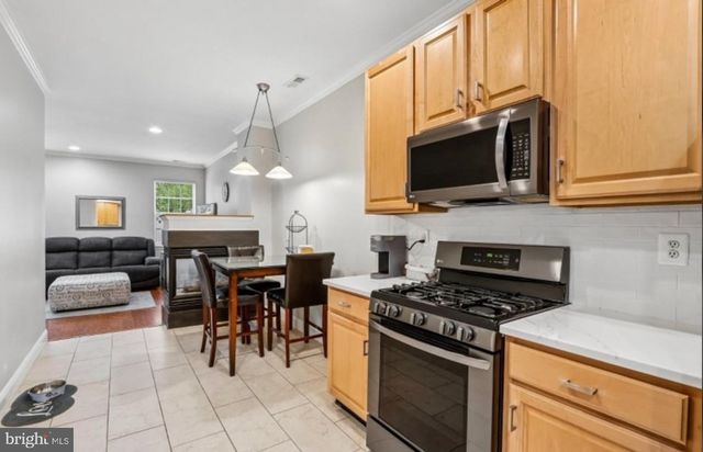 17 MILLER CIR, Pennington, NJ 08534
