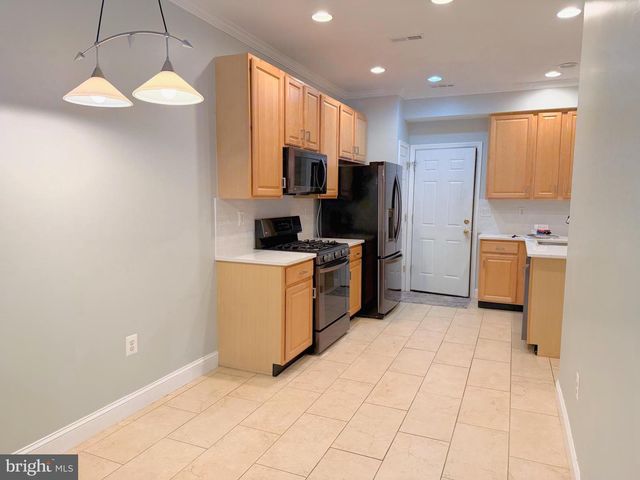 17 MILLER CIR, Pennington, NJ 08534