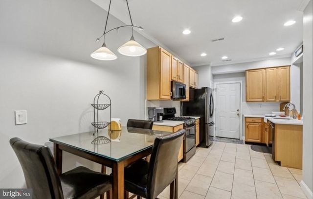 17 MILLER CIR, Pennington, NJ 08534