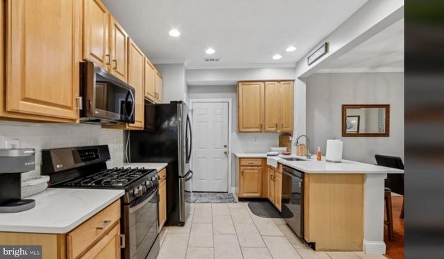 17 MILLER CIR, Pennington, NJ 08534