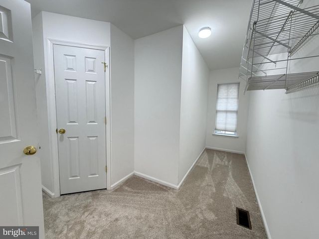 17 MILLER CIR, Pennington, NJ 08534