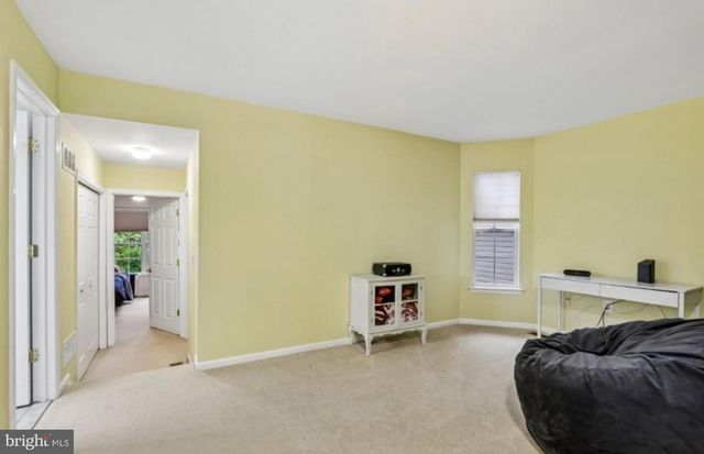 17 MILLER CIR, Pennington, NJ 08534