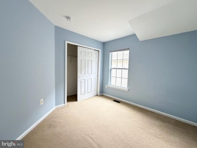 17 MILLER CIR, Pennington, NJ 08534