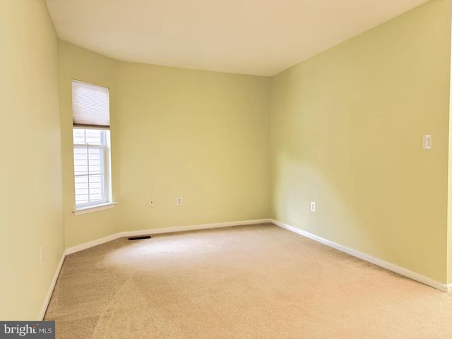 17 MILLER CIR, Pennington, NJ 08534