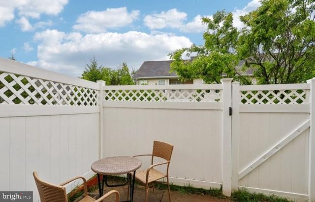 17 MILLER CIR, Pennington, NJ 08534