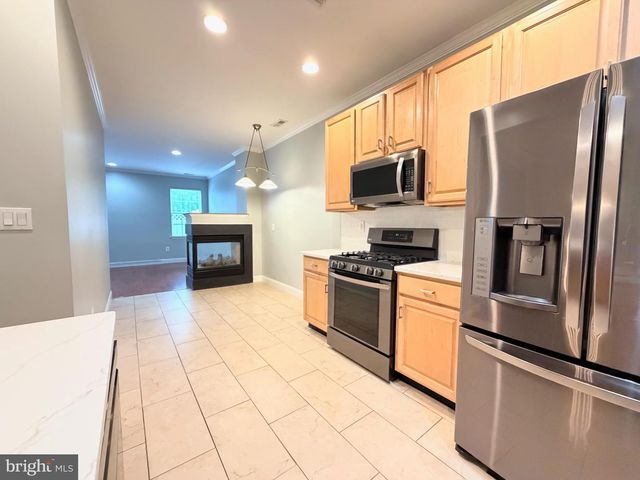 17 MILLER CIR, Pennington, NJ 08534
