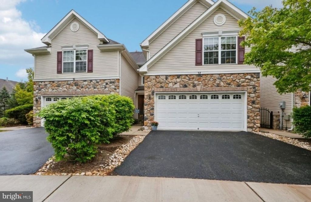 17 MILLER CIR, Pennington, NJ 08534