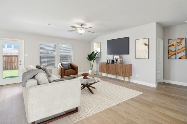 2214 Mustang Way, Seagoville, TX 75159