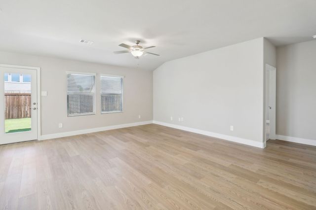 2214 Mustang Way, Seagoville, TX 75159