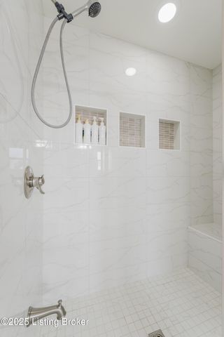 6366 Clore Ln, Crestwood, KY 40014