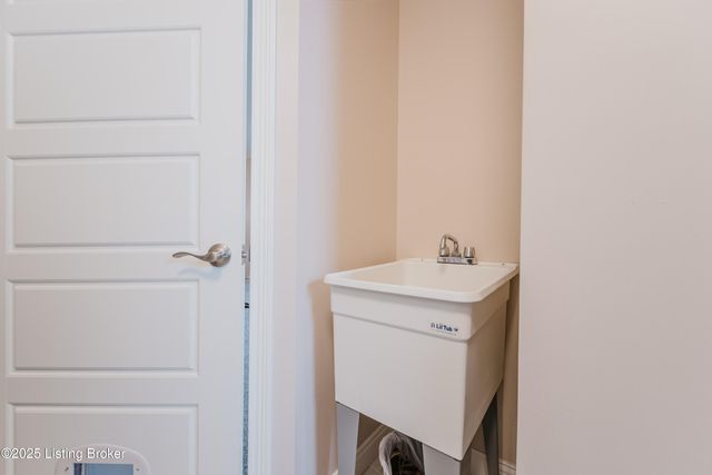 6366 Clore Ln, Crestwood, KY 40014