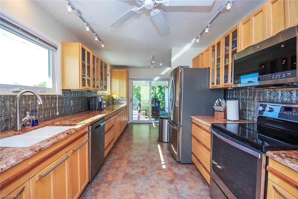 3284 Twin Lakes LN, SANIBEL, FL 33957 — photo 3