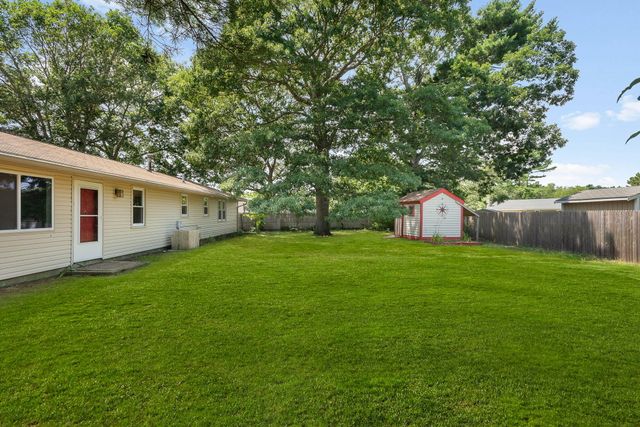 20 Terry Lane E, Wareham, MA 02571