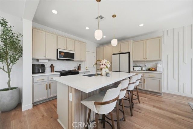 4243 Adishian 104, Corona, CA 92883