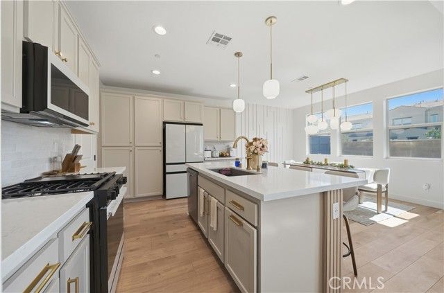 4243 Adishian 104, Corona, CA 92883