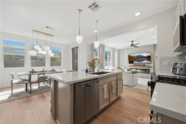 4243 Adishian 104, Corona, CA 92883