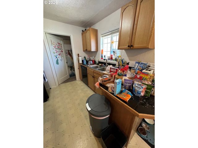 9948 Se HOLGATE Blvd, Portland, OR 97266