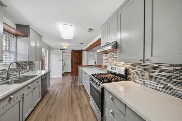 1923 Briarcreek Boulevard, Houston, TX 77073