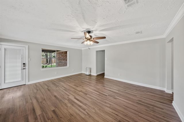 1923 Briarcreek Boulevard, Houston, TX 77073