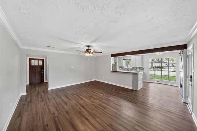 1923 Briarcreek Boulevard, Houston, TX 77073