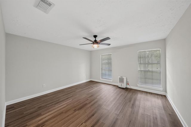 1923 Briarcreek Boulevard, Houston, TX 77073