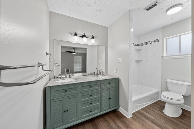 1923 Briarcreek Boulevard, Houston, TX 77073