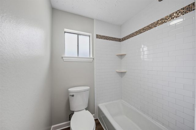1923 Briarcreek Boulevard, Houston, TX 77073