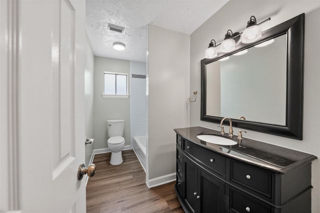 1923 Briarcreek Boulevard, Houston, TX 77073