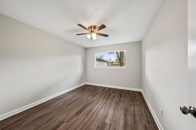 1923 Briarcreek Boulevard, Houston, TX 77073