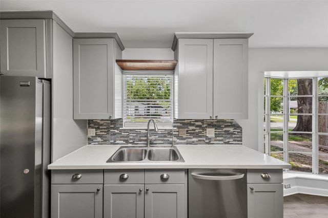 1923 Briarcreek Boulevard, Houston, TX 77073