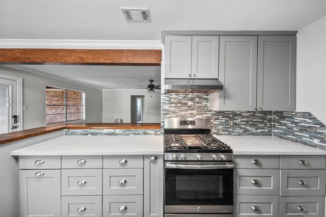1923 Briarcreek Boulevard, Houston, TX 77073