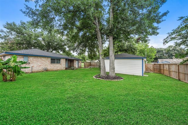 1923 Briarcreek Boulevard, Houston, TX 77073
