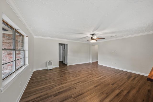 1923 Briarcreek Boulevard, Houston, TX 77073