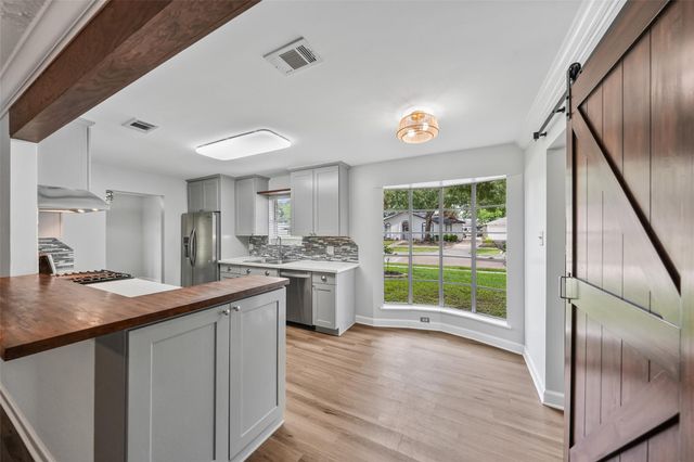 1923 Briarcreek Boulevard, Houston, TX 77073