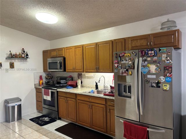 2741 W 74th St, Hialeah, FL 33016