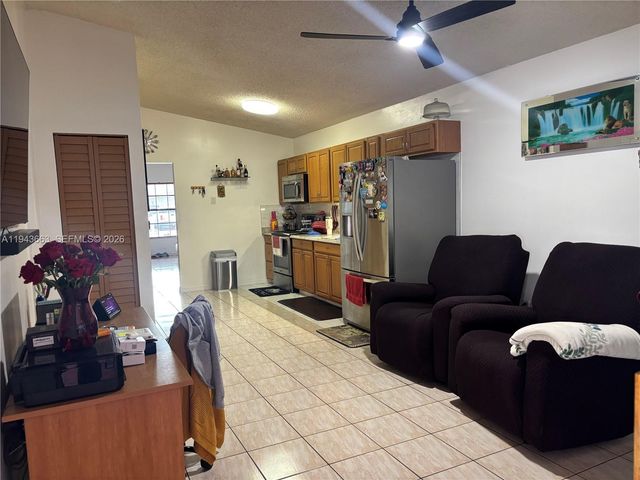 2741 W 74th St, Hialeah, FL 33016