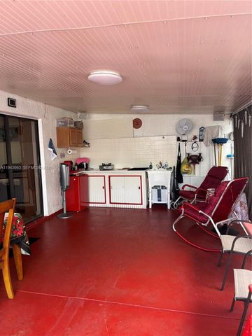 2741 W 74th St, Hialeah, FL 33016