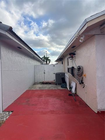 2741 W 74th St, Hialeah, FL 33016