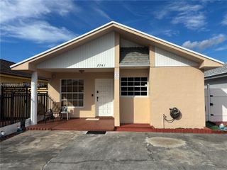 2741 W 74th St, Hialeah, FL 33016