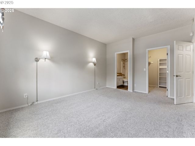 4320 S CORBETT Ave 202, Portland, OR 97239