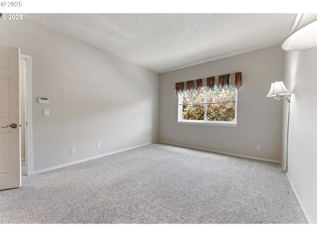 4320 S CORBETT Ave 202, Portland, OR 97239