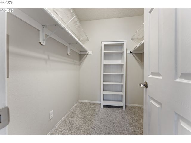 4320 S CORBETT Ave 202, Portland, OR 97239