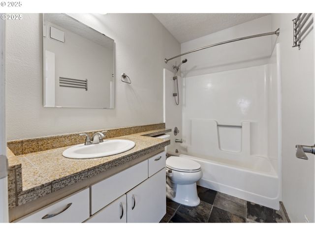 4320 S CORBETT Ave 202, Portland, OR 97239